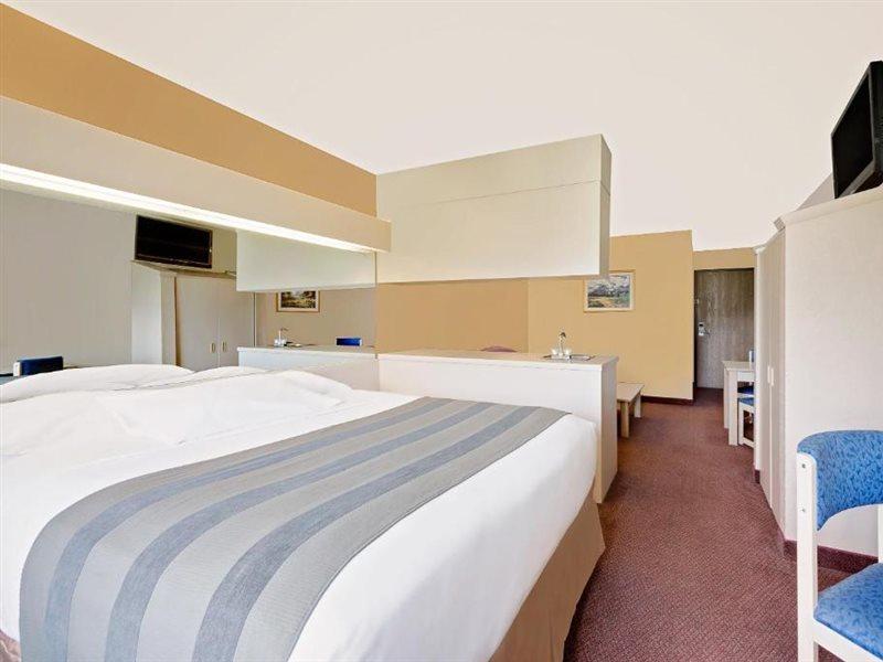 Microtel Inn & Suites By Wyndham Joplin Exterior photo